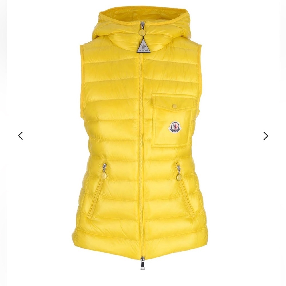 Moncler
Logo Patch Zip-Up Hooded Down Gilet yellow (barely worn) Size TG3